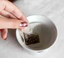 Hoe om vlekke en aknee met swart tee te verwyder