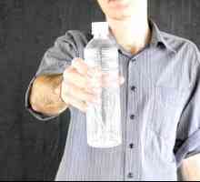 Hoe om `n bottel water met jou hande te blaas