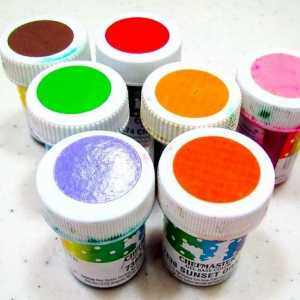 Hoe voeg kleur by `n rubberpasta