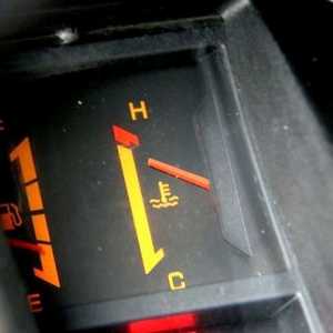 Hoe om vas te stel of jou motor se termostaat vas is