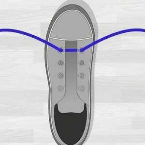 Hoe om die veters van jou skoene te plaas