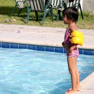Hoe om jou kind te leer swem