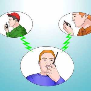 Hoe om op `n radio te praat (walkie talkie)