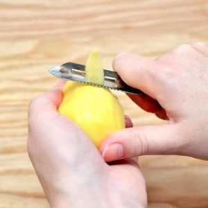 Hoe om aartappelskyfies in `n ketel te maak