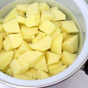 Hoe om salmkroketjies met kapokaartappels te maak