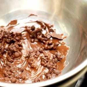 Hoe om sjokoladekoeke te maak met Rys Krispies