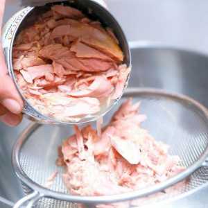 Hoe om `n tuna-toebroodjie te maak