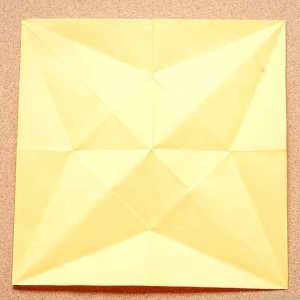 Hoe om `n vlieër basis in origami te maak