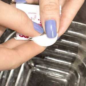 Hoe om `n skoonmaakoplossing te maak deur gebruik te maak van tandheelkundige tablette