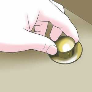 Hoe om metaal juweliersware skoon te maak