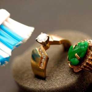 Hoe om jou juwele en diamante skoon te maak