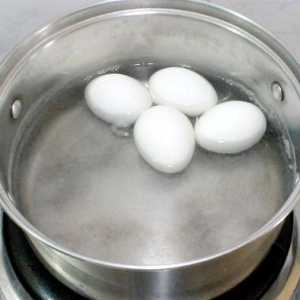 Hoe om eiers in room sous voor te berei