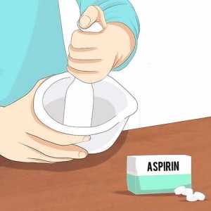 Hoe om sweetvlekke te verwyder met aspirien